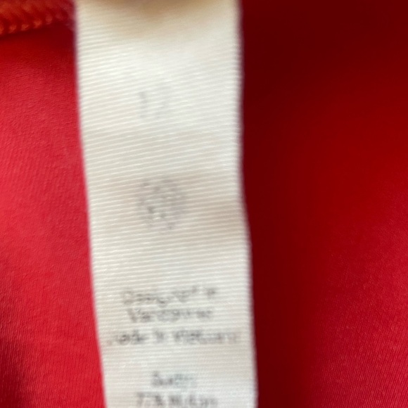 #069 Lululemon sports bra round neck front, V in back, size 12 - Picture 4 of 4